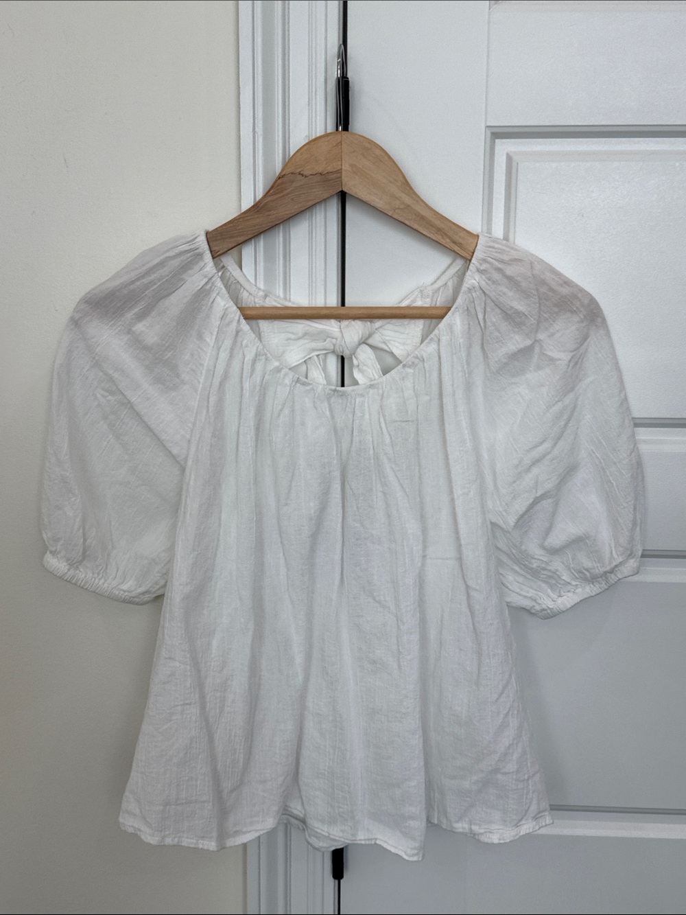 Old Navy Women’s Tie-Back White Top Blouse 100% Cotton Short Puff Sleeves, Small
